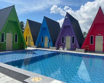 Capital O 91286 Habibi Chalet - Alor Setar - Pool