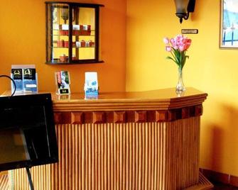 Barons Resort - Atenas - Recepción