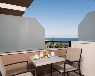 Palatino Hotel - זאקינתוס (עיר) - מרפסת