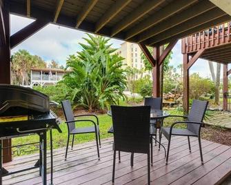 Be A Nomad - Newly renovated - Jacksonville Beach - Patio