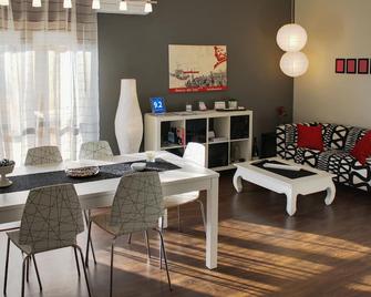 بي آند بي سباركو ديي 1000 - مارسالا - غرفة طعام