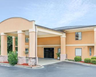 Days Inn by Wyndham North Columbia Ft. Jackson - Blythewood - Building