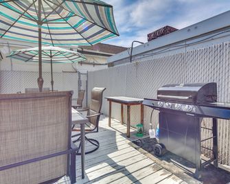 Pet-Friendly Apartment in Wildwood Less Than 1 Mi to Beach - Wildwood - Balcony