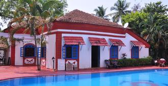 Anjuna Blue Resort - Anjuna - Piscina