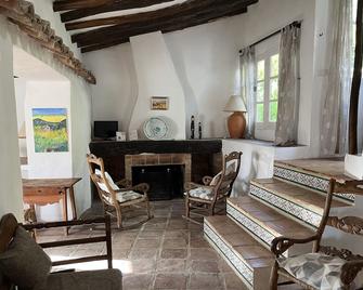 A lovely villlage house on the edge of a national park - Montejaque - Sala de estar