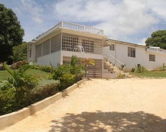 Breathtaking View Villa - Falmouth - Bâtiment