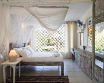 Baobab Beach House Bed and Breakfast - Diani Beach - Bedroom