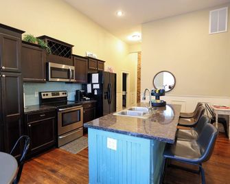 4 Bedrooms 2 Bath All New Historical Home In The Heart Of Springfield, Mo - Springfield - Cuisine