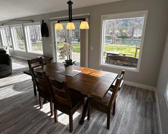 Experience Montana on the Kootenai River! - Libby - Jídelna