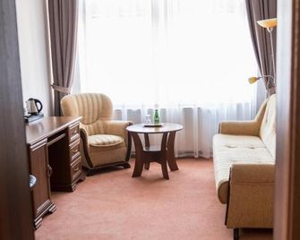 Hotel Restauracja Rondo - Kutno - Sala de estar