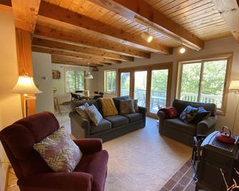 Come in & cozy up in beautiful lodge in Waterville Valley. - Campton - Pokój dzienny