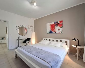 Elegant and comfortable 1 bedroom apartment in the center of the town of Hvar - Hvar - Chambre