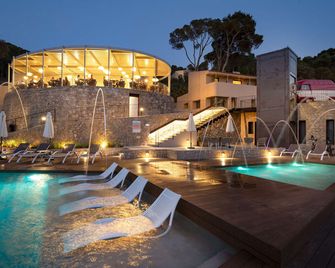 Talaia Plaza Ecoresort - בגור - בריכה