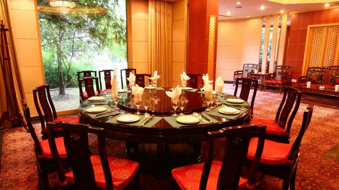 Zhangjiagang Guomao Hotel