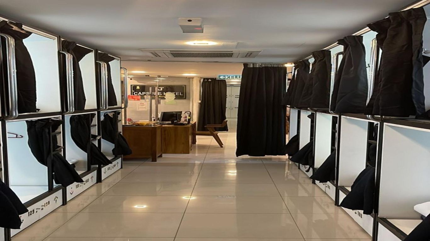 OYO 91036 J Capsule Hotel Jalan Bukit