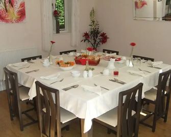 The Manor Coach House - Worcester