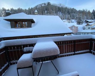 Privatzimmer / Bed & Breakfast - Andermatt - Balkon