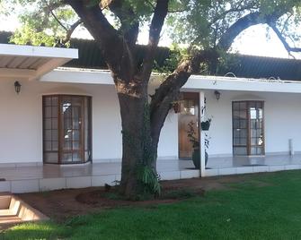 Black Swan Guest House - Rustenburg - Building