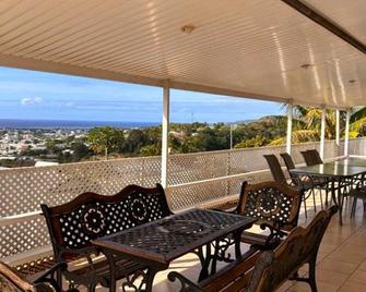 Tahiti - Fare Temahana - Papeete - Balcony