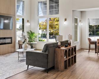 University Park Inn & Suites - Davis - Wohnzimmer