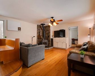 5 Br West Point Family Compound- Sleeps 10! - Highland Falls - Sala de estar