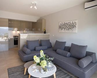 Pearl Mansions - Nikiana