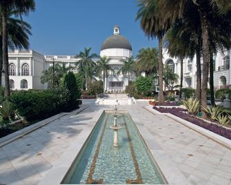 Taj Mahal Lucknow - Lakhnau - Widok na zewnątrz