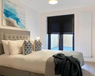 Modern & Stylish 2 Bedroom 2 Bath Apartments in Rochester - Rochester - Bedroom