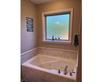 Lovely 3 bedroom, 2 bath home with play room - Cabot