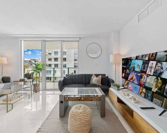 One Bay Harbor Luxury Condo - Miami Beach - Soggiorno