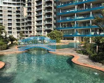 Luxury 1 bed 1 bath with rooftop heated pools - Gibraltar - Pool