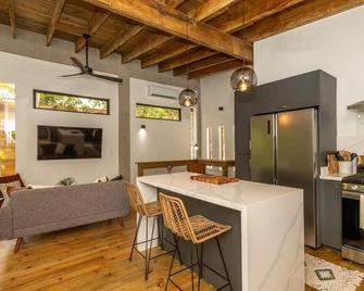 Villa Sea Breeze - West End - Dining room