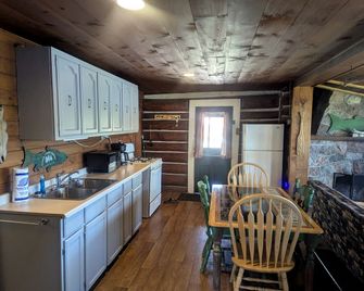 Lakeside Log Cabin Rental Within Easy Re - Clam Lake