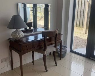 Bayview, Dunmore East, County Waterford - Sleeps 12 persons - Dunmore East - Room amenity