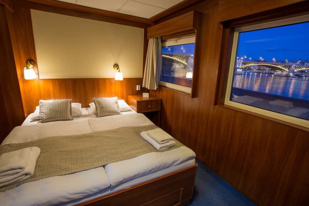 Grand Jules - Boat Hotel