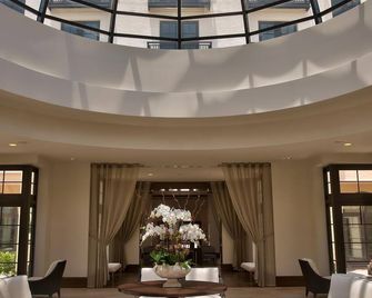 Ada Compliant Room - Contemporary Furnishings - Rooftop Pool - Close To Parks - Winter Park - Lobby