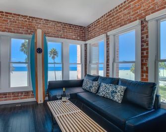 Venice Breeze Suites - Los Angeles