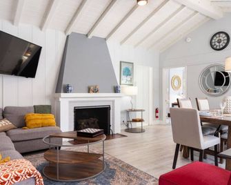 Tastefully Renovated 4br Home With Private Patio In Noho Arts District P13 - Los Angeles - Phòng khách