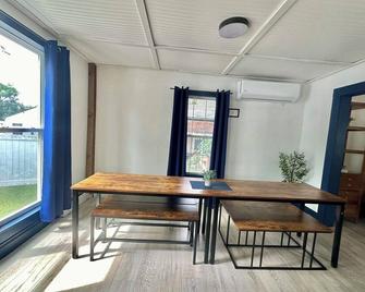 Downtown Hot Tub Escape - Keene - Dining room