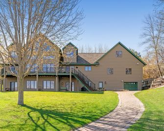 Maple Lake Chalet - Buffalo - Building