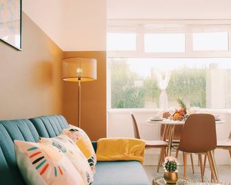 Bee Stays- Caldecott House - Manchester