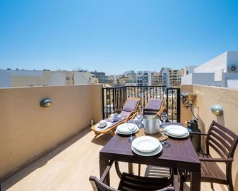 Sea Bliss Penthouse with two terraces enjoying side seaviews by Gatewaysmalta - Saint Paul’s Bay - Balkong