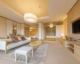 Katakura Silk Hotel - Suwa - Stue