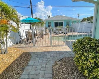 Cozy Canaveral Cottages - Cape Canaveral