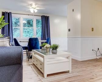 Premier League Pad - Manchester - Living room