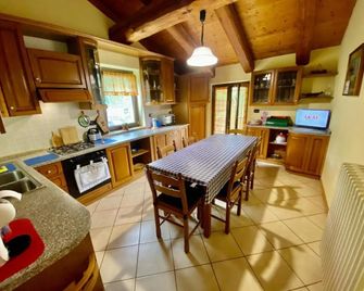 Casa 'La Fucina' - Frassino - Kitchen