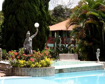 Villa Buonabitacolo - São João del-Rei - Pileta