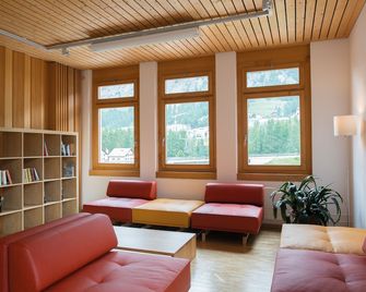 Pontresina Youth Hostel - Pontresina - Lounge