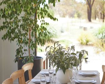 Ironbark Maldon, with outdoor spa and forest views - Maldon - Restaurante