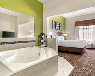 Sleep Inn & Suites Montgomery East I-85 - Montgomery - Bedroom